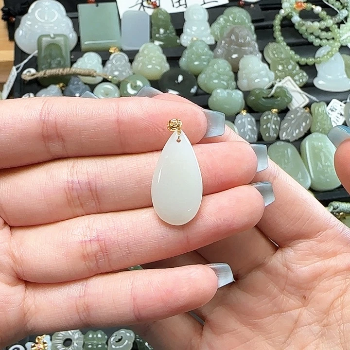和田玉18K金镶嵌颈饰