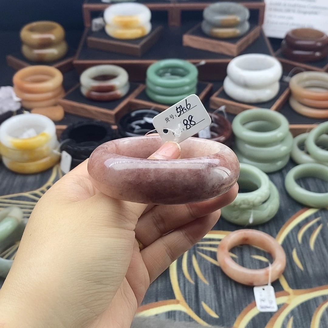 未镶嵌手镯石英岩玉