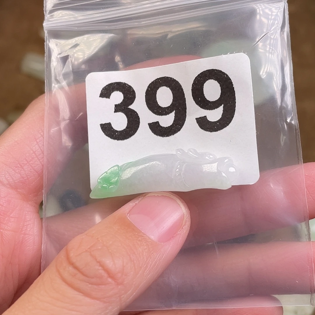 翡翠未镶嵌颈饰还健康快乐