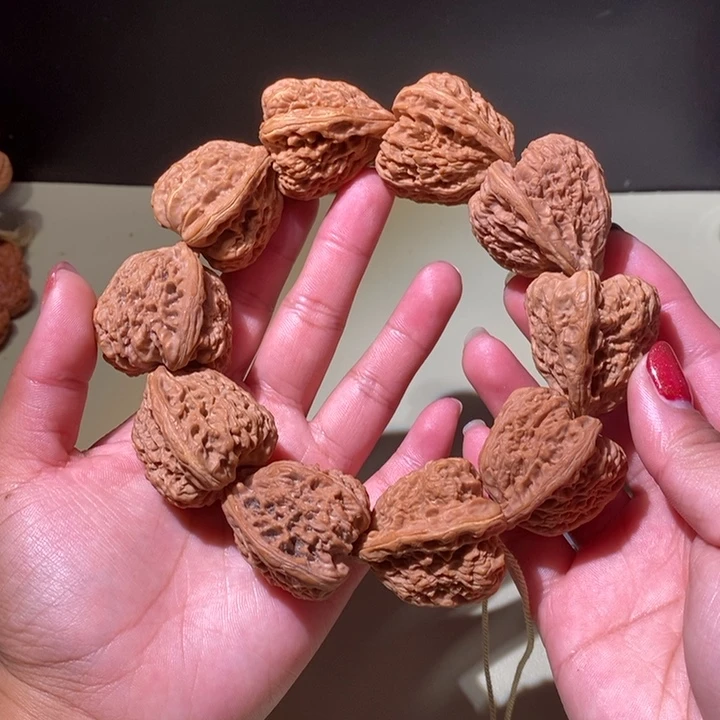 文玩核桃手串……10