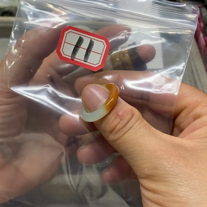 蛇纹石玉未镶嵌戒指胡*妖