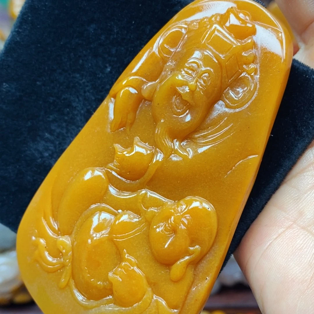 未镶嵌石英质玉（黄龙玉）颈饰
