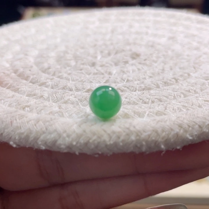 散珠翡翠特色阳绿圆珠卡8.1mm