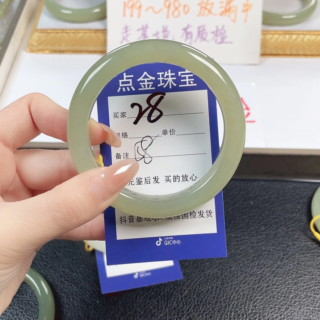 @***A和田玉未镶嵌手镯