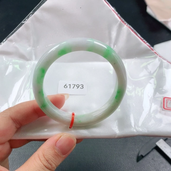 翡翠手镯未镶嵌03。