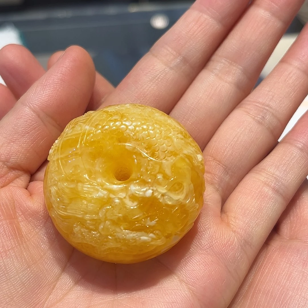 未镶嵌颈饰琥珀龙扣