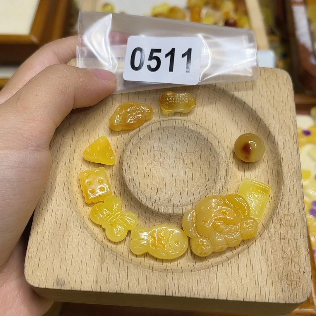 丫***头琥珀未镶嵌珠宝奇石