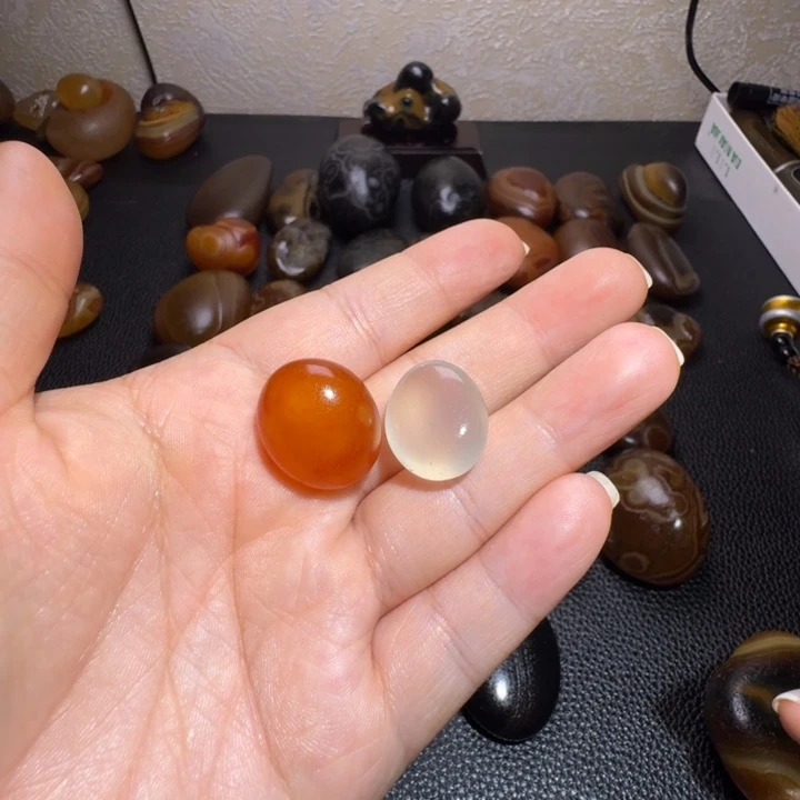精***）瓷片马达加斯加奇石手把件