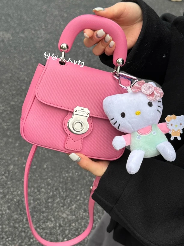 95新 BURBERRY/博柏利 樱花粉DK88mini单肩包