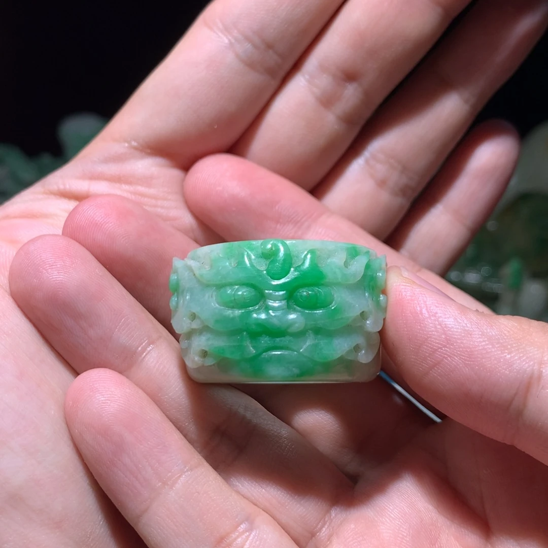 翡翠挂件未镶嵌谢*