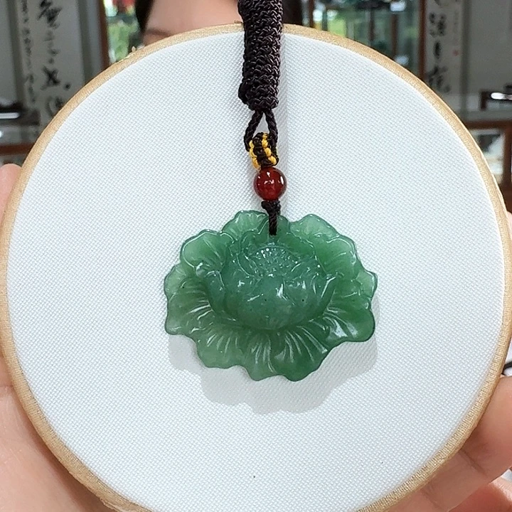 颈饰未镶嵌密玉（石英质玉）
