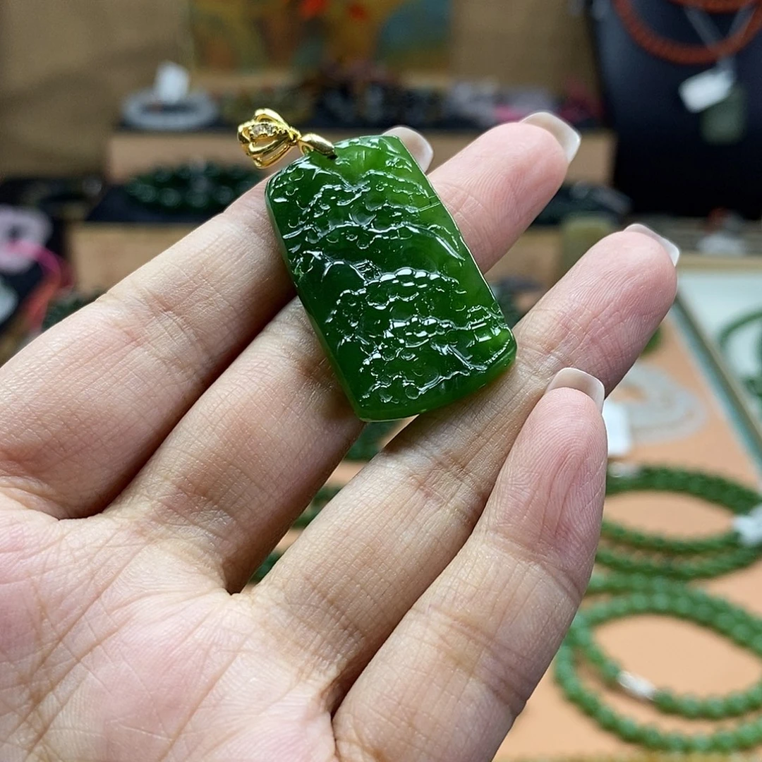 颈饰未镶嵌和田玉（碧玉）