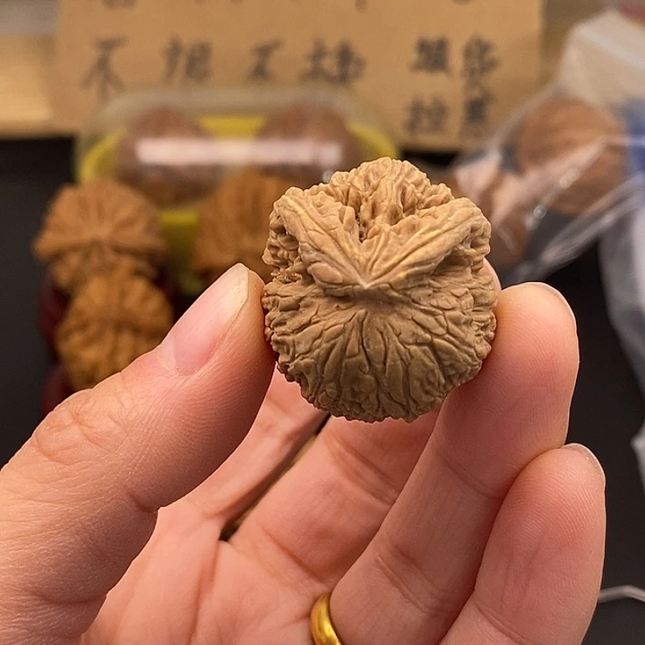 老***斋文玩核桃吊坠黄瑕疵不退不换