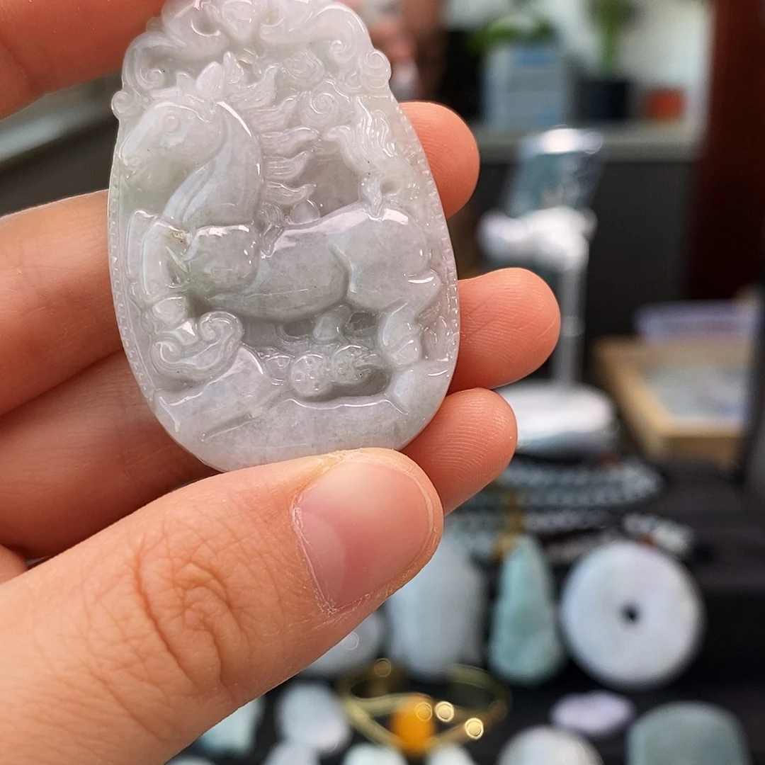 翡翠未镶嵌颈饰马