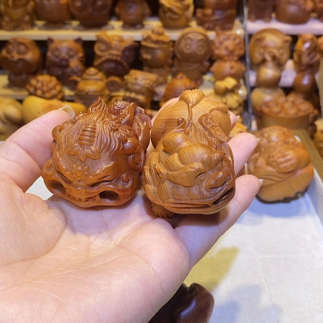 東***悦木崖柏木雕手把件