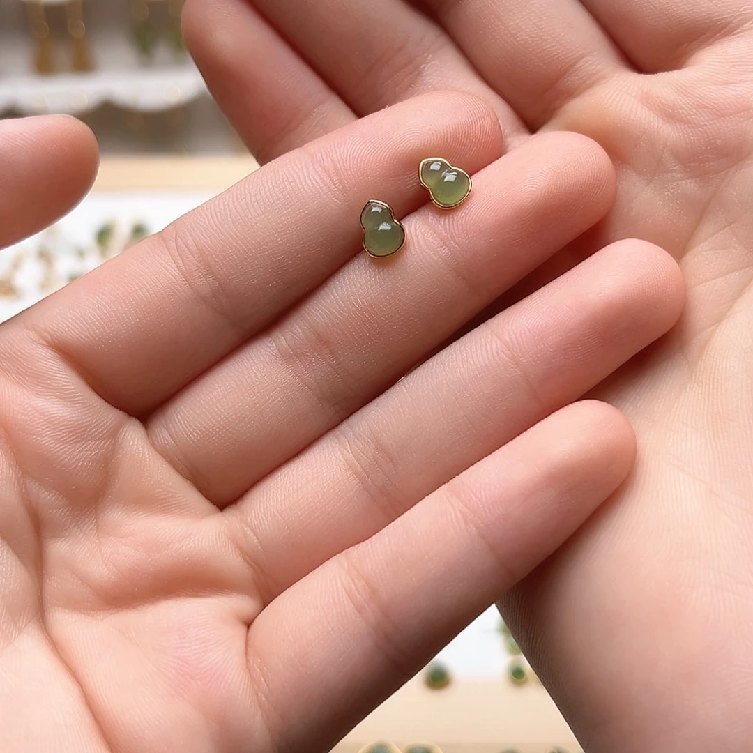 银S925镶嵌和田玉耳饰小*糕