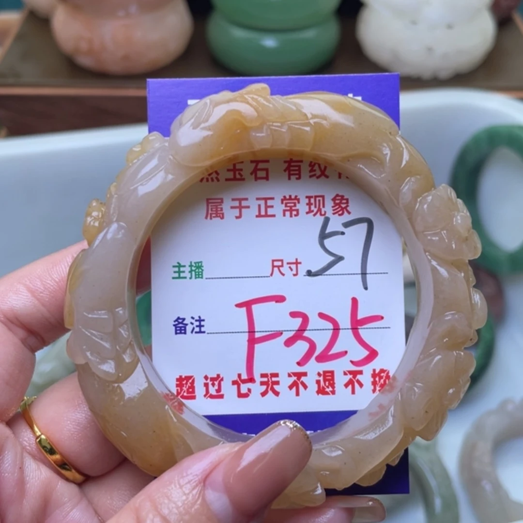 【闪购商品】未镶嵌手镯（圆镯）石英质玉
