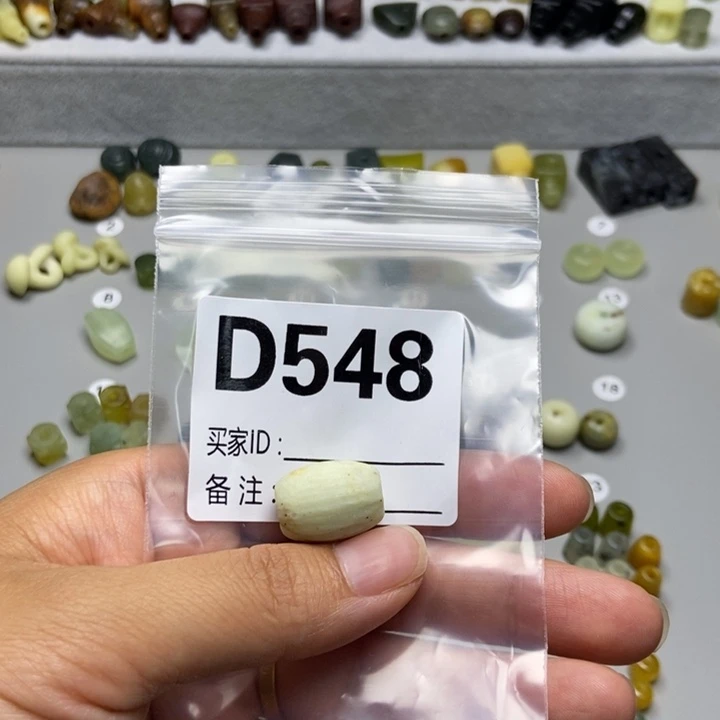 沙***家蛇纹石玉未镶嵌颈饰