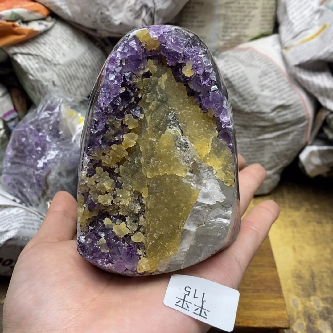 乌拉圭未镶嵌紫晶