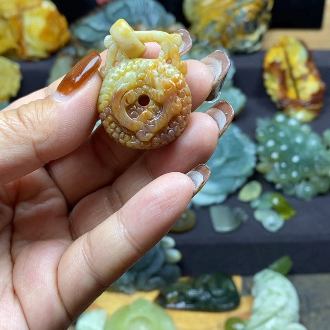 蛇纹石玉颈饰未镶嵌