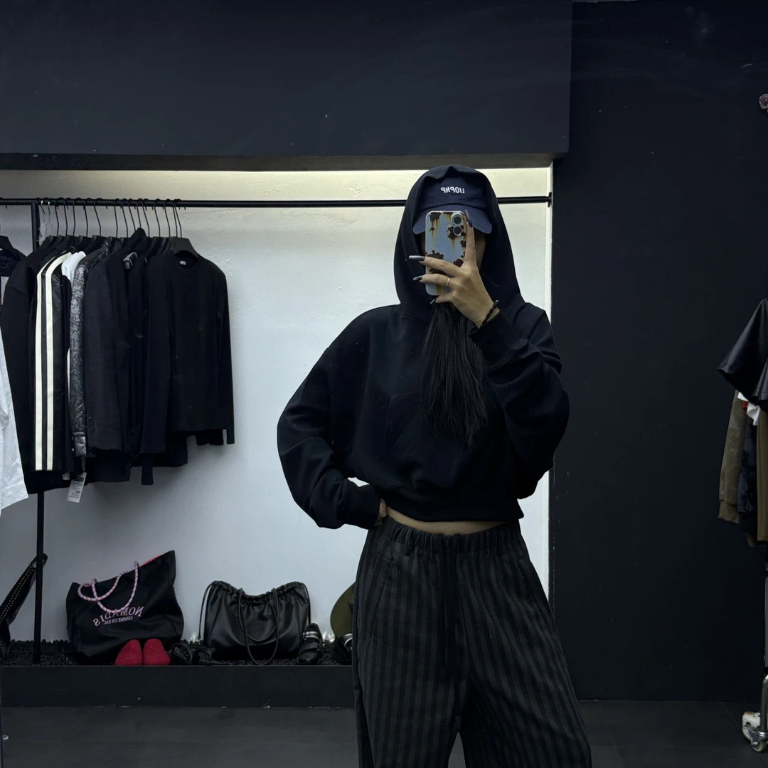 短款慵懒风设计感法师大连帽女卫衣1137