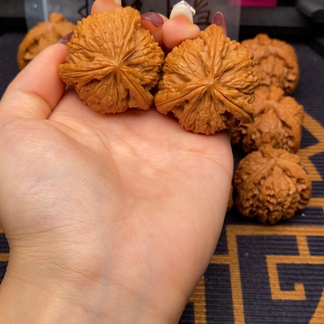 十***一文玩核桃吊坠白狮子