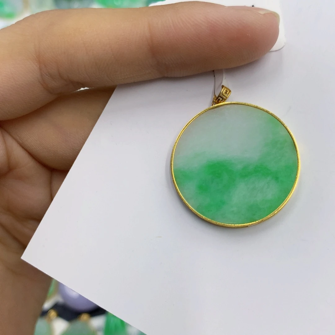 翡翠18K金镶嵌颈饰翡翠