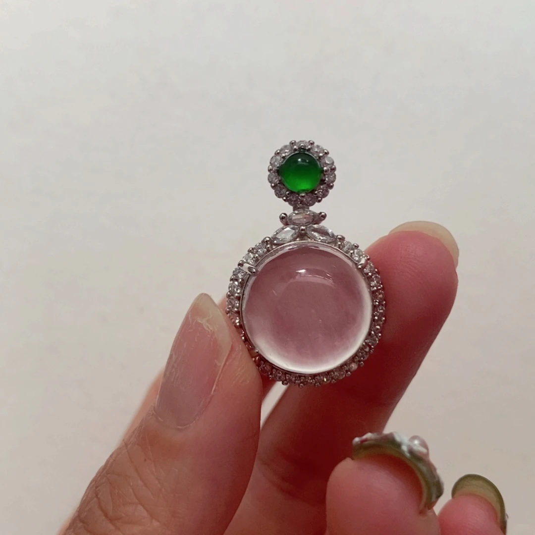 石英质玉未镶嵌颈饰