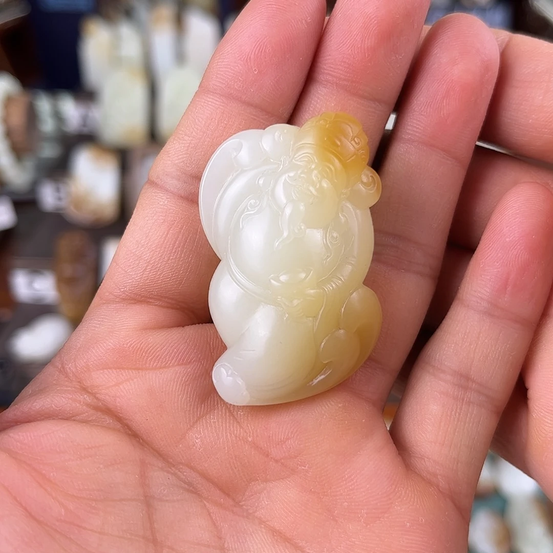 和田玉（糖玉）未镶嵌颈饰