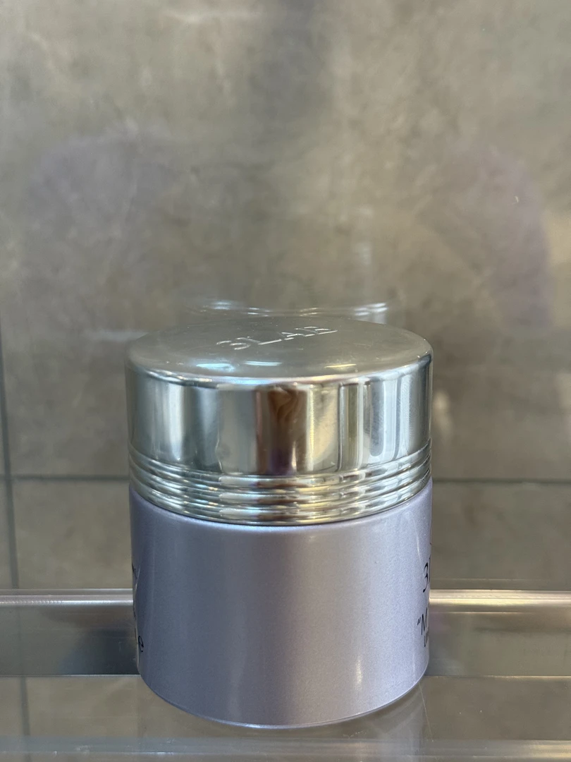 M紫色面霜l     涂抹
