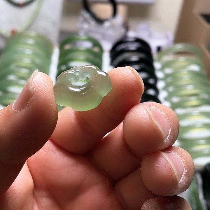 蛇纹石玉手镯未镶嵌夏****去