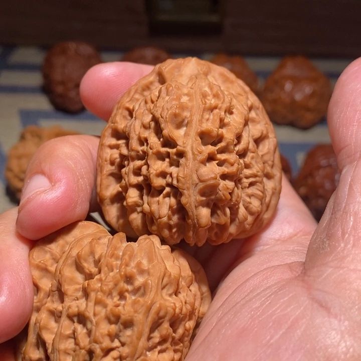 梦***有文玩核桃吊坠核桃