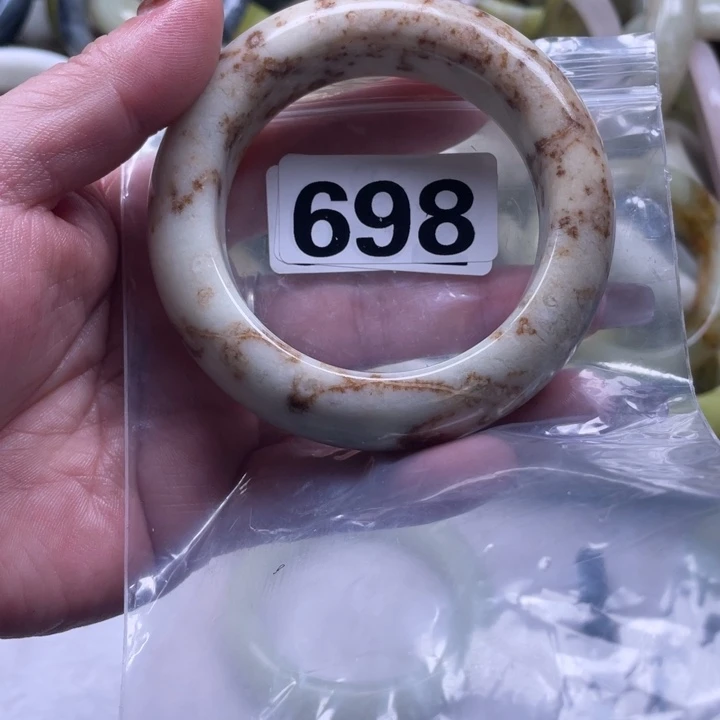 伊***莲蛇纹石玉未镶嵌手镯