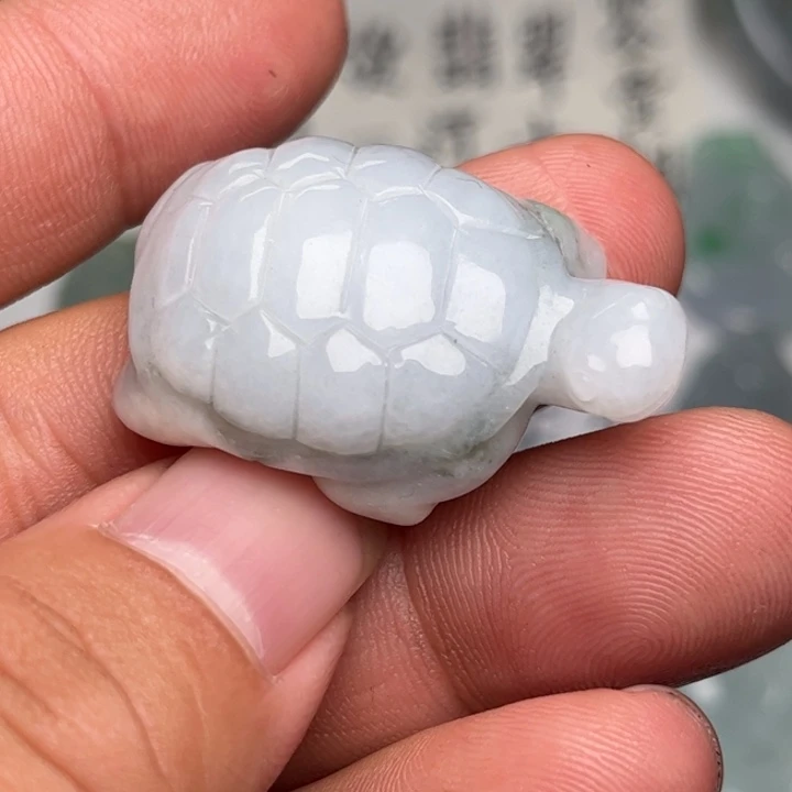 翡翠未镶嵌颈饰乌龟