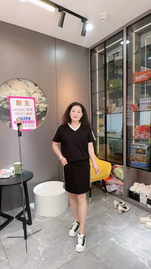 1300休闲风V领百搭短裙套装9295