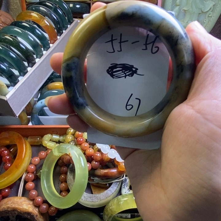 蛇纹石玉未镶嵌手镯