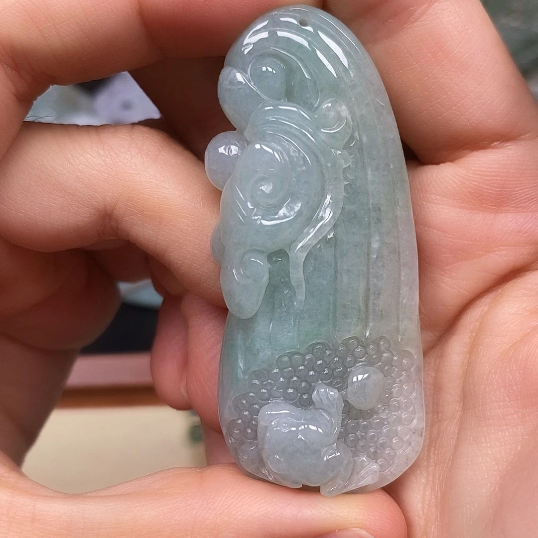 翡翠未镶嵌颈饰金蟾