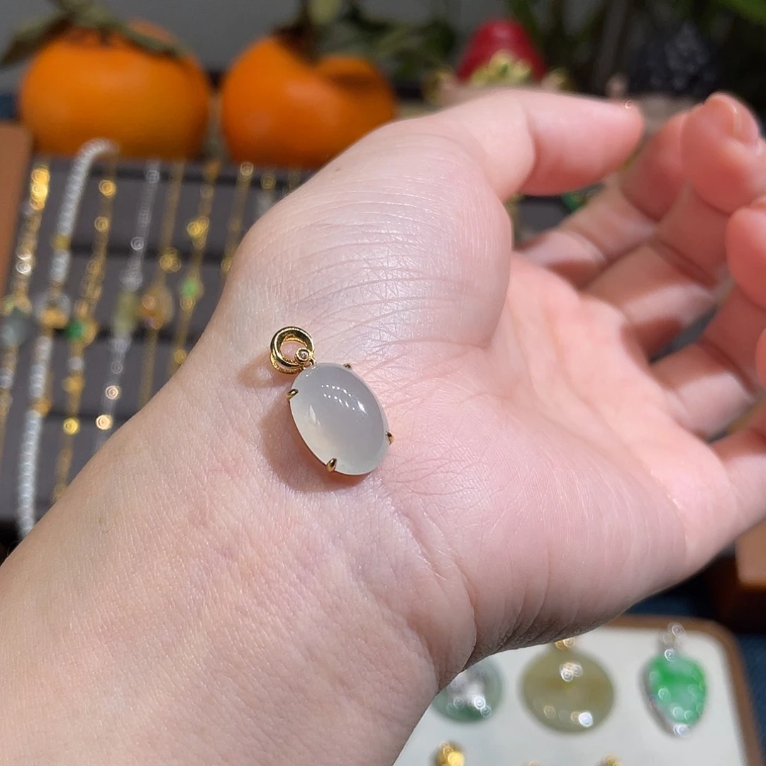 翡翠吊坠(不含链)18K金镶嵌冰蛋