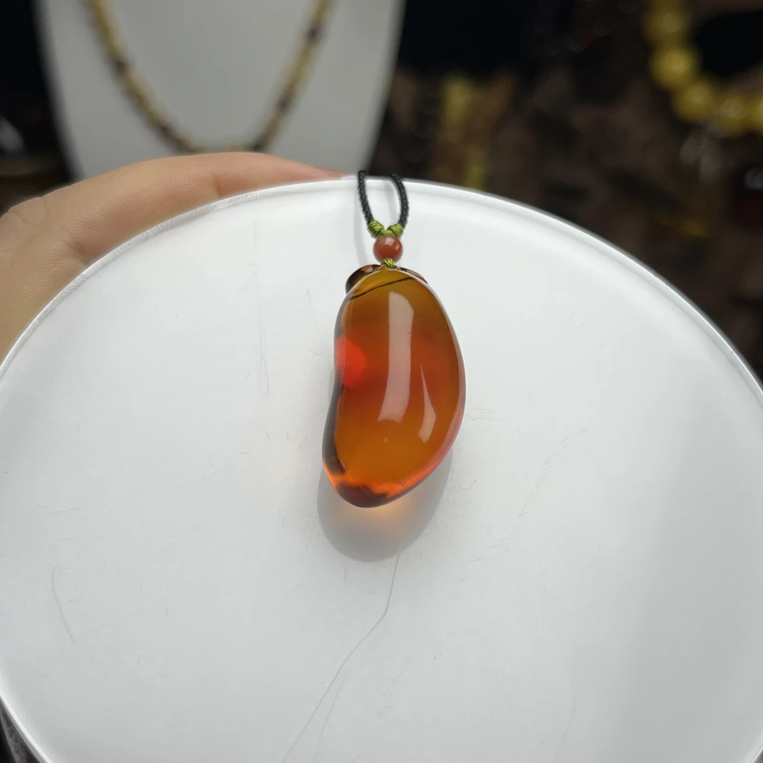 天然血珀樱桃红吊坠