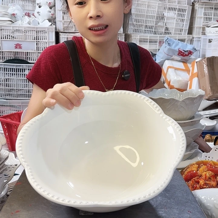 盘微瑕产品………花朵汤碗一个
