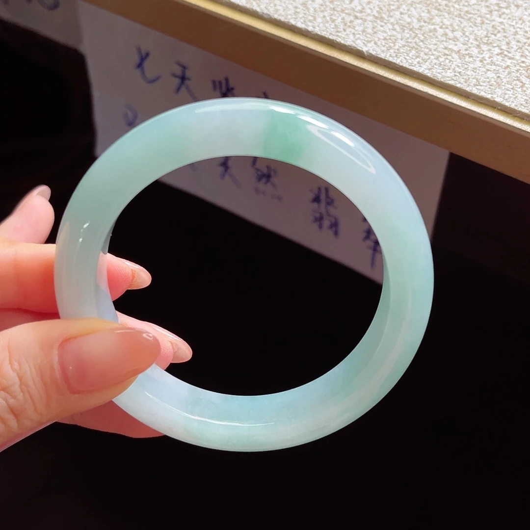 翡翠手镯未镶嵌手镯