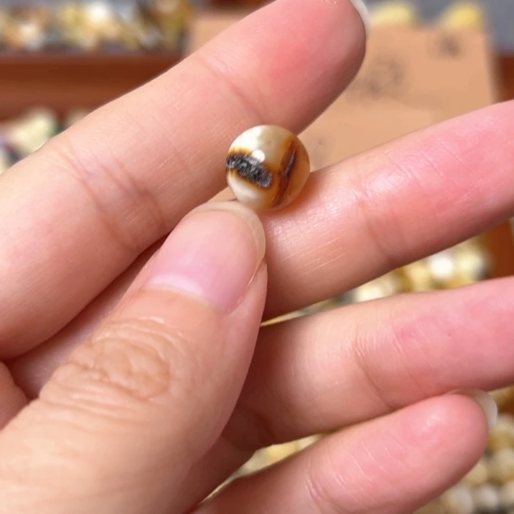 未镶嵌蜜蜡裸石10mm一个