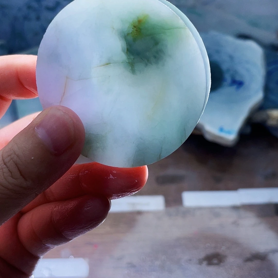 翡翠未镶嵌颈饰毛料16