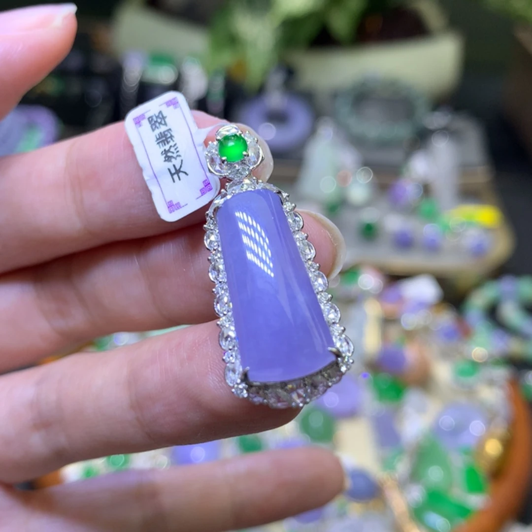 颈饰18K金镶嵌翡翠