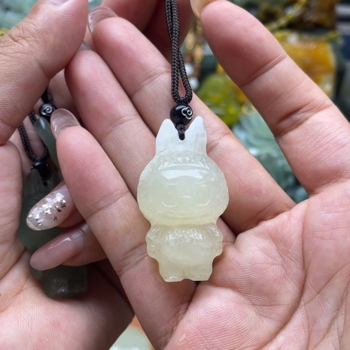 蛇纹石玉未镶嵌颈饰