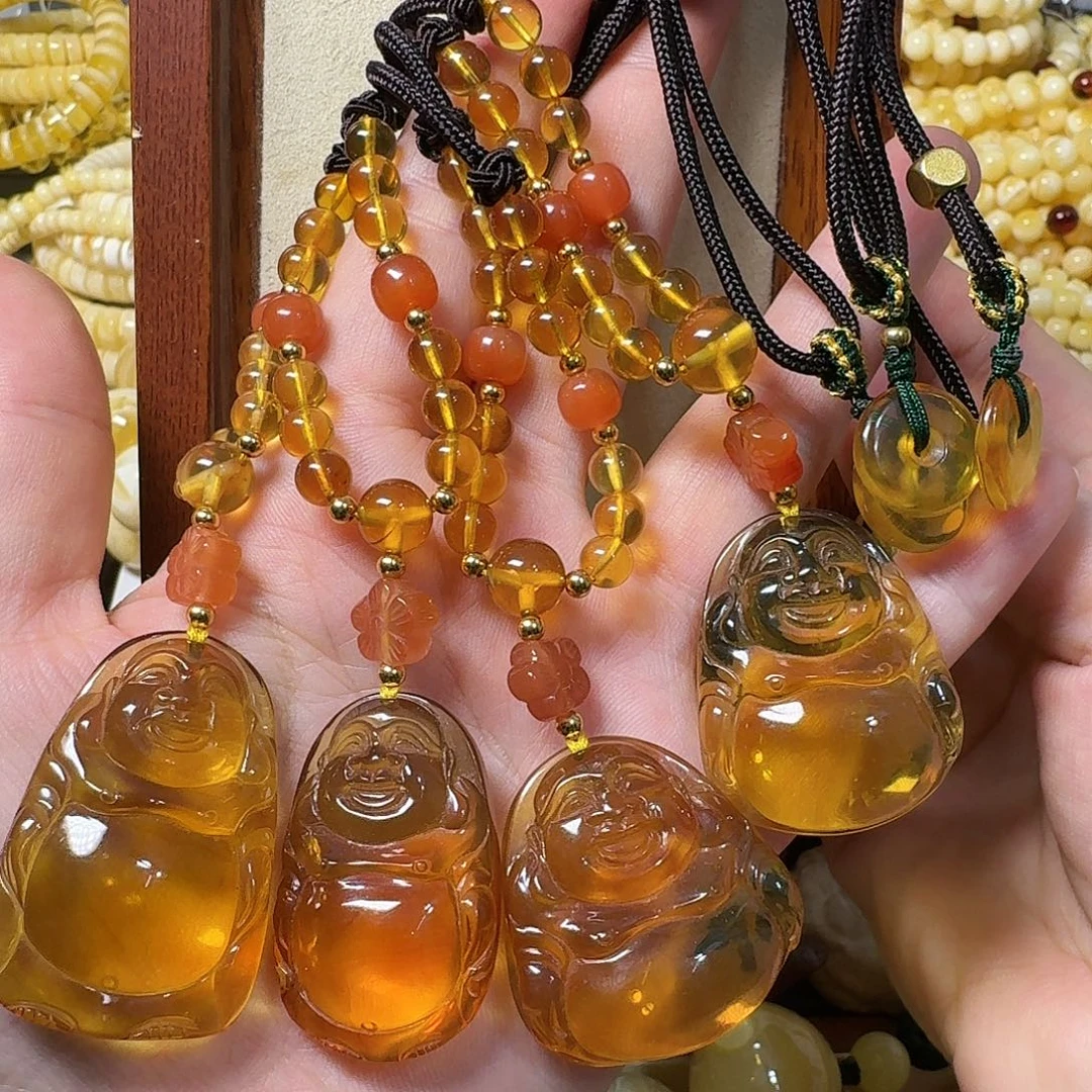 琥珀未镶嵌颈饰蓝破笑佛吊坠，链子可调节长短，可挑选发其一