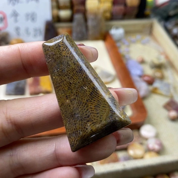 石英岩玉合金颈饰