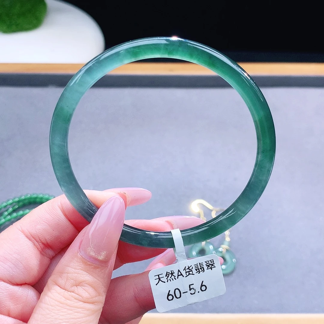 未镶嵌手镯（圆镯）翡翠