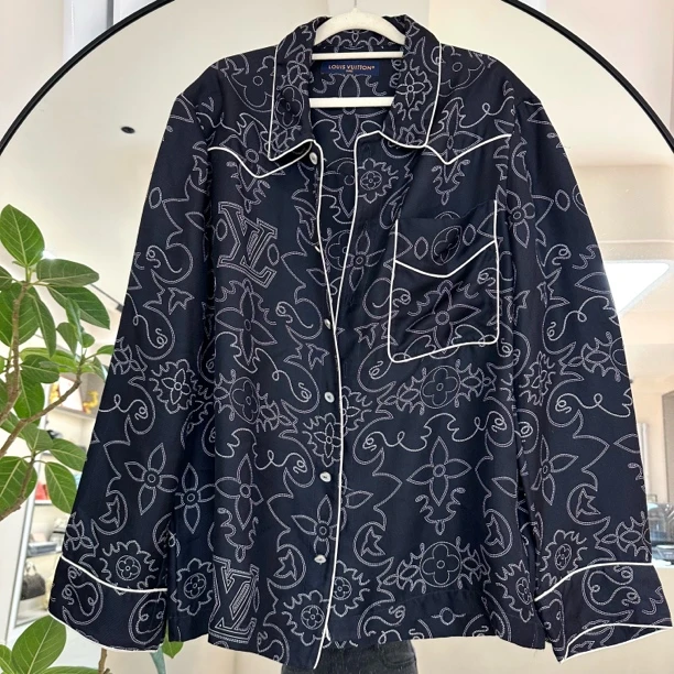 95新 LouisVuitton/路易威登 24新款满印Logo图案长袖衬衫 s码