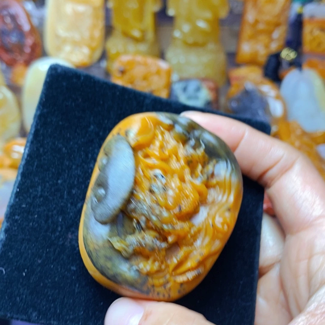 石英质玉（黄龙玉）未镶嵌颈饰